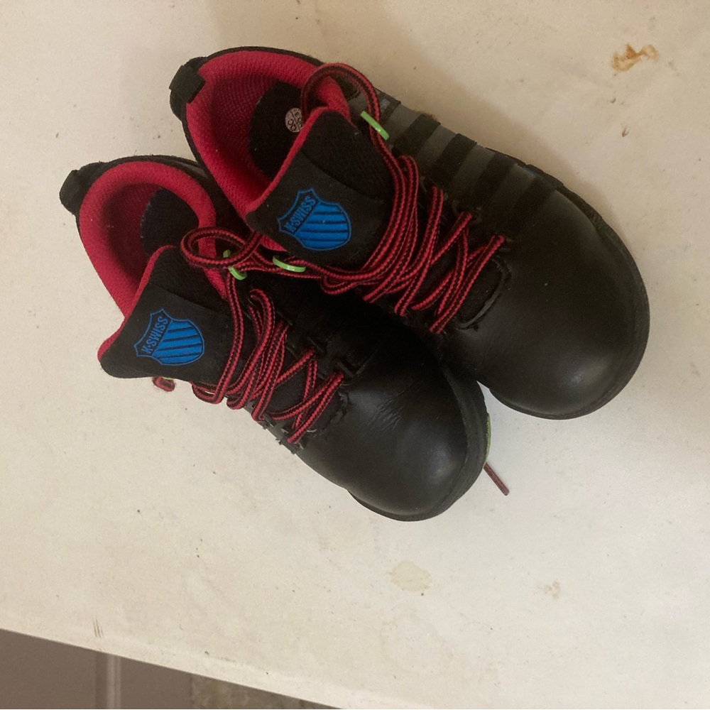 Kswiss  classic kid size 12